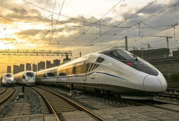 为什么有些高铁线路的轨道普遍建得非常高,这是为什么?