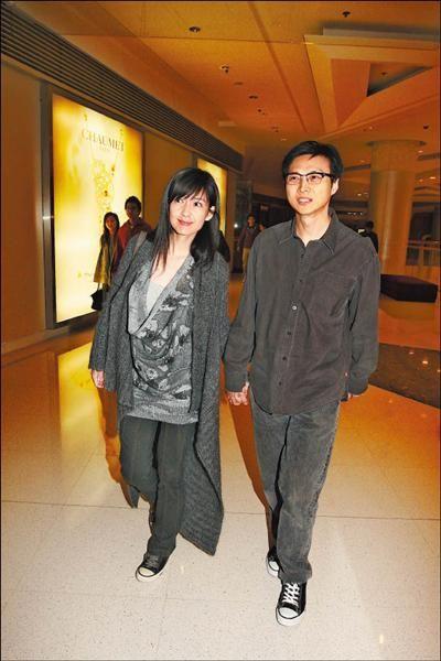 倪震周慧敏街头恩爱 突然结婚是因为原来已怀孕