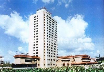 再见,闲置近10年的明湖大酒店开拆了,曾经那么辉煌