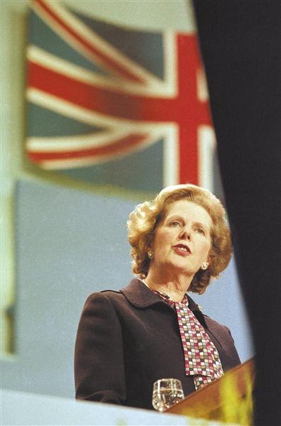 > 正文  1979年5月4日, 撒切尔夫人当选首相后与丈夫丹尼斯来到唐宁街