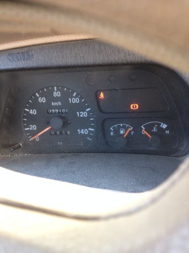 东风小货车上出现红色感叹号的标识. 是什么意思?