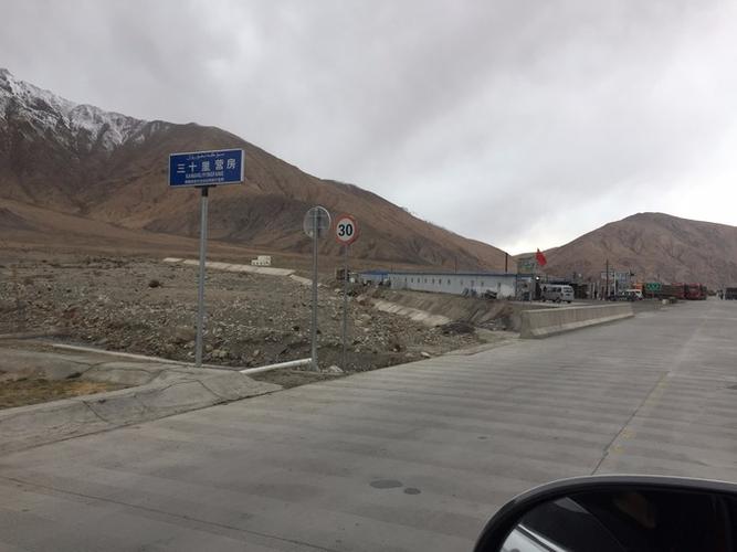 终于到达三十里营房,这里住宿还是凑合的,可以选择