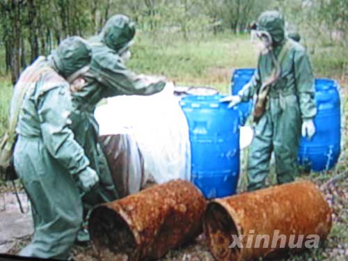 8月4日,李贵珍就是在这里对毒剂桶切割时,被泄漏的液体烧伤.