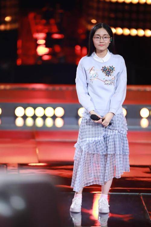 郭沁盲选阶段选择演唱的歌曲是《美若黎明》,看到歌名那一刹那,我脑海