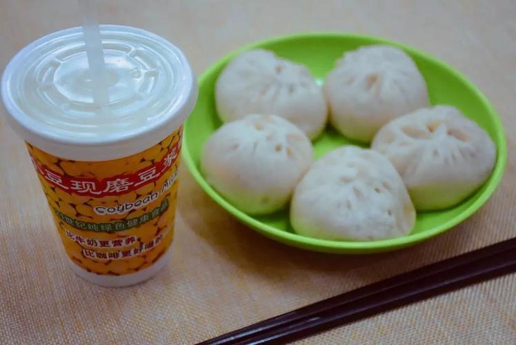 包子配豆浆汤