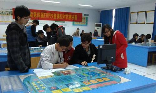 (图二)我院学生参加学校erp沙盘模拟对抗赛