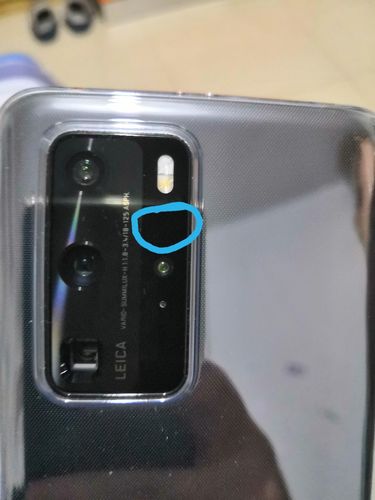 p40pro后置摄像头右边灯光下方有个红色的是什么