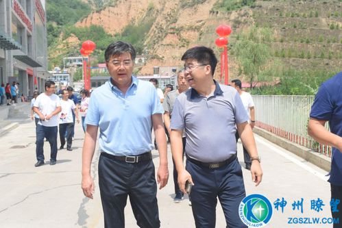 李兴陪同吕梁市委常委,市委秘书长,时任中阳县委书记乔晓峰调研电商