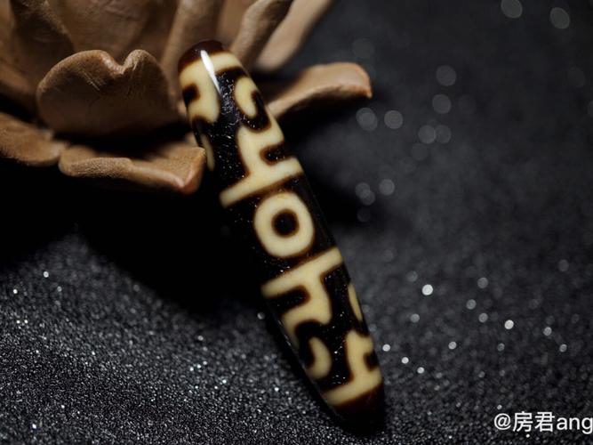 三眼莲师法器的寓意莲师法器天珠适合属狗的人佩带吗