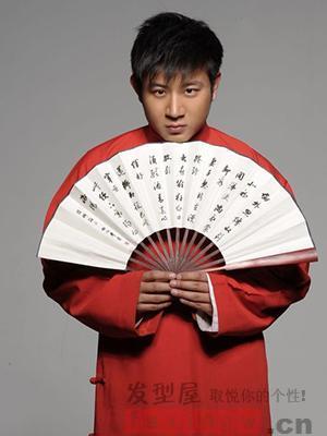 高晓攀                高晓攀是非常有名的一个相声演员,在15年 春晚