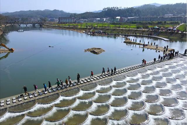 浏阳小河乡这个叫鱼鳞坝的地方爆红,人少景美,是亲子