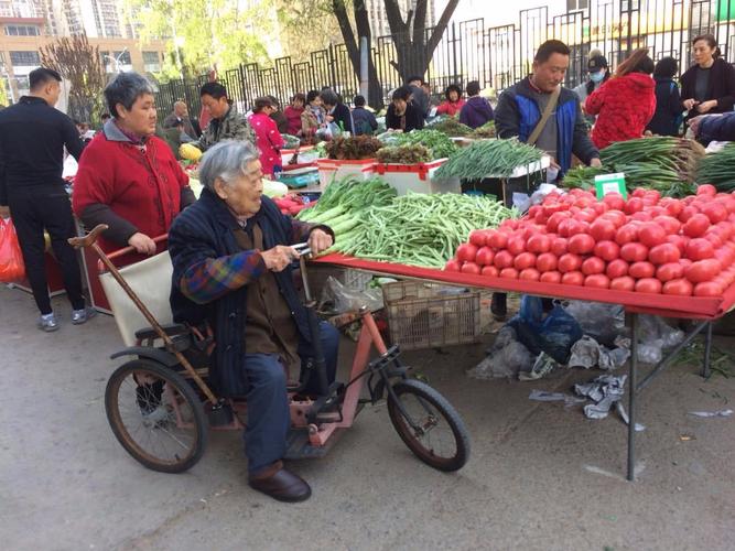 北京城里还有这样的早市,像农村大集一样热闹