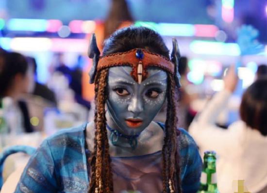 她因《心花路放》中的阿凡达,成亿万票房演员,今34岁嫩得像少女