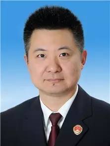 刘峰,男,汉族,湖北武汉人,1969年3月生,大学,1988年8月参加工作,2001