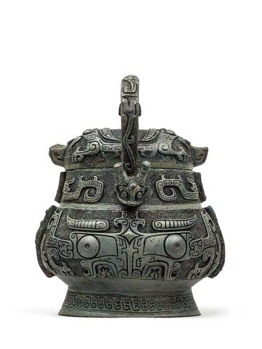 商晚期-西周早期 青铜兽面纹提梁卣