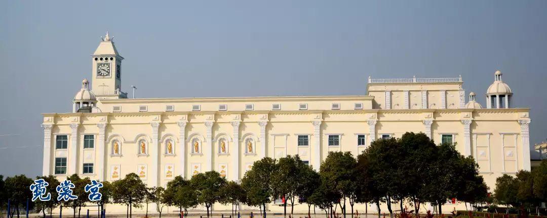 梦想绽放时江西服装学院尚坤塬2019中国国际大学生时装周
