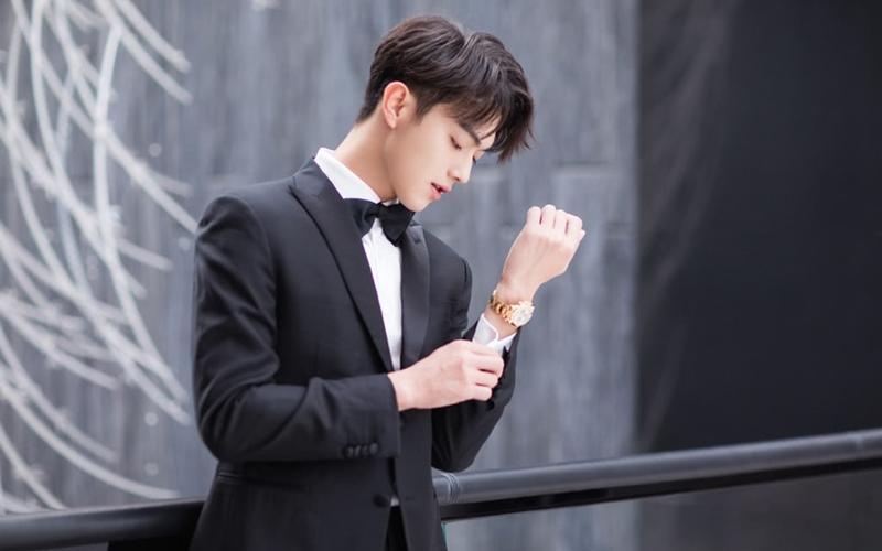 许凯正装壁纸,酷帅的风格好迷人,很有男子汉气概