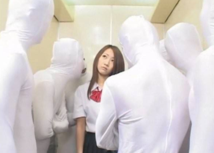 婚后,妻子掌握家里的财务大权,导致男性的人身自由受到了极大限制.