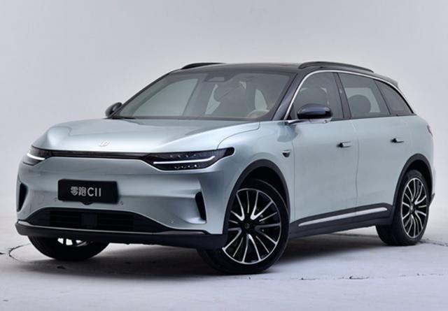 其定位为中型suv,是零跑汽车全新c平台下的首款suv车型,新车将于9月
