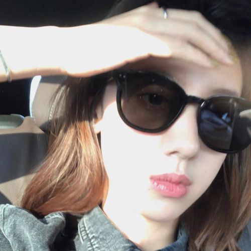 jennie戴墨镜图片,jennie戴墨镜冷酷照片 2021新款潮jennie同款小脸lang橘黄色复古墨镜男网红黑色太阳镜女 黑