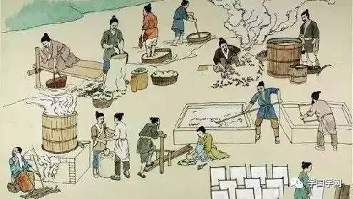 早在距今约四五千年前的父系氏族公社时期,我国已开始养蚕缫丝,纺织