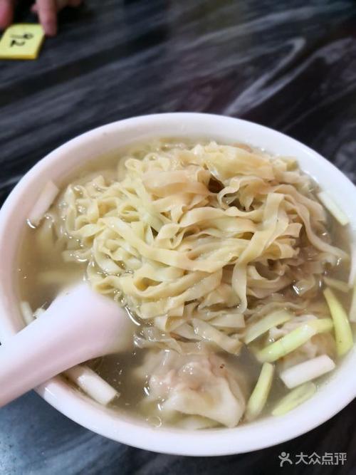 鲜虾云吞粗面(中)