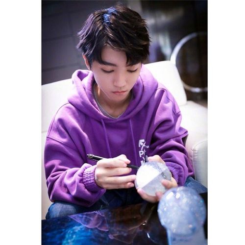 2020春秋款tfboys王俊凯明星同款卫衣男女紫色宽松