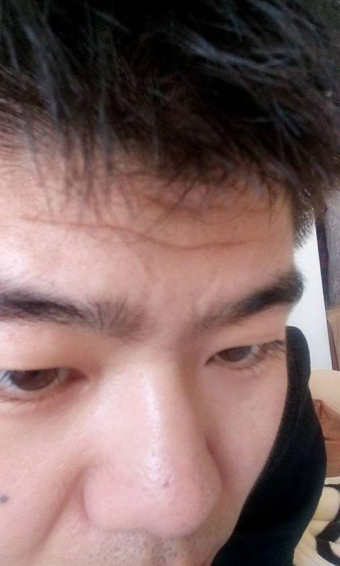 额头凹陷,导致抬头纹很重.面相上是不是这辈子就过得很苦逼了.怎么