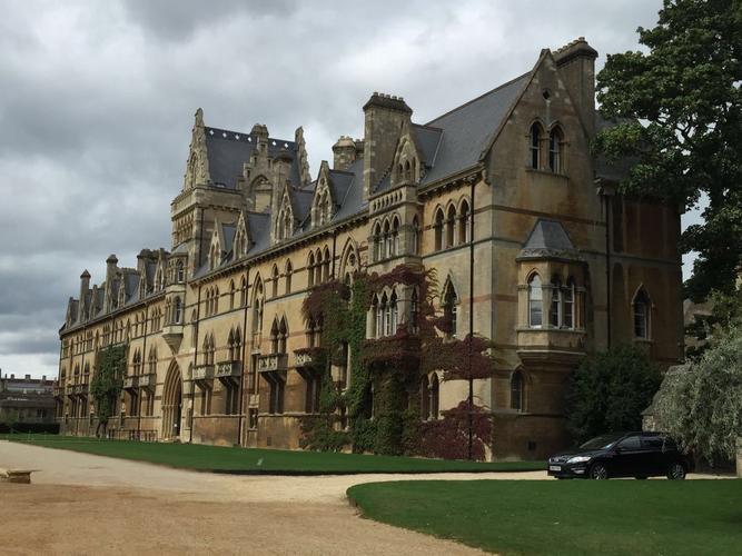 christ church college)是 a href="#" data-lemmaid="247247">牛津