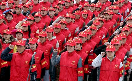 图文:奥运向我们走来 文明交通志愿者宣誓