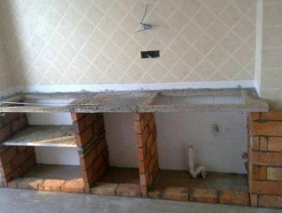 家里装橱柜时老公非要用水泥砌,老师傅听完,连夸他是内行人!