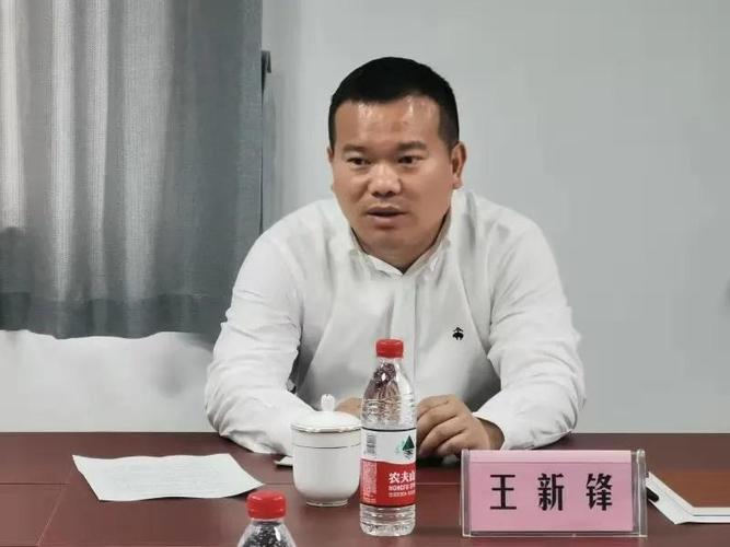 [市商务局(粮食和物资储备局)] 兰溪市委副书记,市长王新锋调研电商