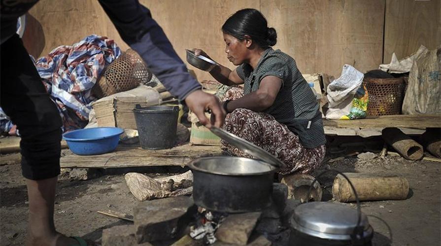 在夹缝中生存的他们就是缅甸难民, 无家可归的他们在云南边境流浪