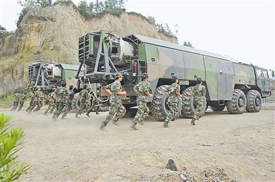 发射连"纳编仪式在"常规导弹第一旅"隆重举行,标志该连撤销临时编制