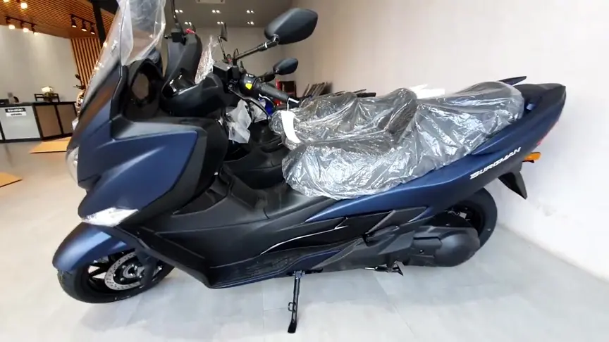 新车到店实拍铃木踏板车burgman400太惊艳了