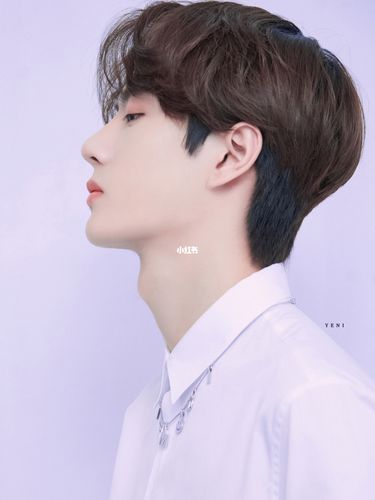 王一博侧脸杀来了