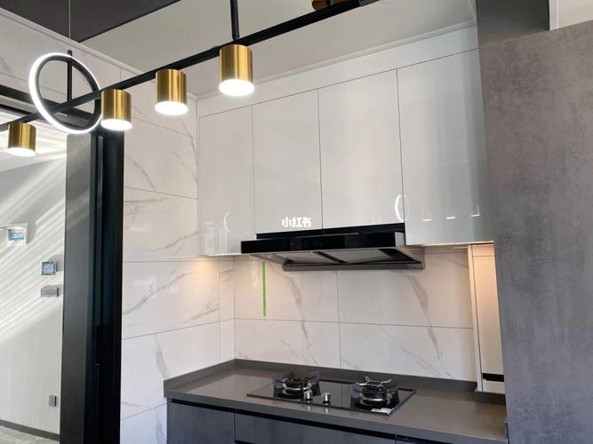 多数人的厨房瓷砖首选鱼肚白