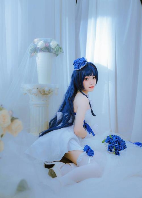 cosplay:芽衣的纯净永恒花嫁,过膝"白丝"配上白色高跟鞋,好美