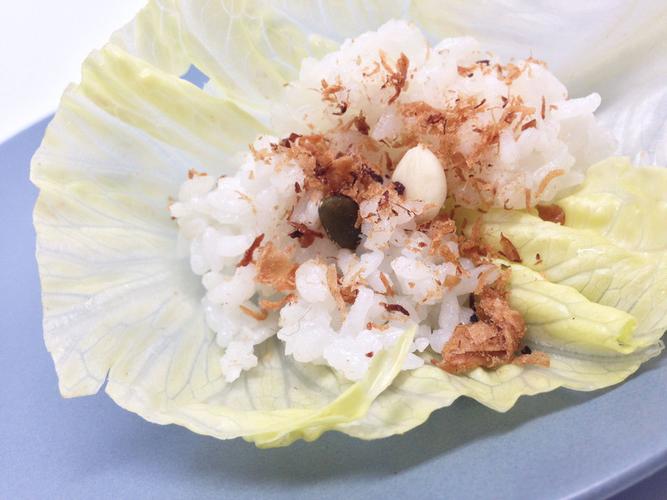 生菜果仁香松饭的做法_生菜果仁香松饭怎么做_生菜饭