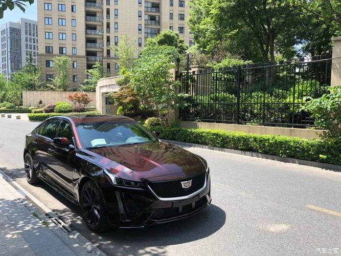 凯迪拉克ct5铂金运动珊瑚紫色选择自己喜欢的圆梦提车