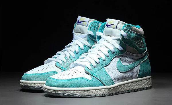 不过这双鞋的配色名称叫做"turbo green",涡轮绿air jordan 1"turbo