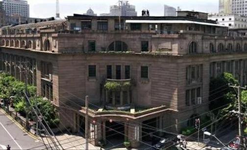该楼始建于1914年,落成于1922年,曾为上海公共租界工部局,国民党市