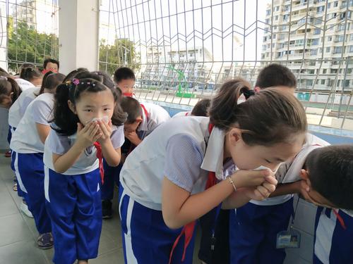 三亚八一小学二(1)班消防演习