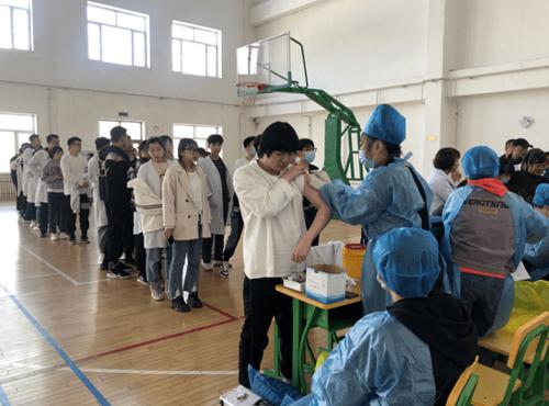 共筑健康屏障——富力办事处积极协调新冠疫苗接种走进鹤岗卫校