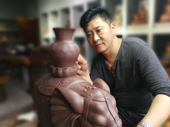 紫砂雕塑大师王义坤