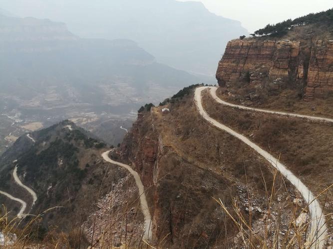 盘山路,最美的风景在山巅.