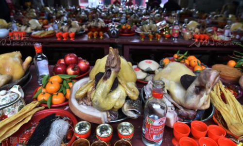 清明祭祀12碗菜品包含:韭菜炒肉,白灼血蛤,高烧鱼刺,白灼虾姑,卤红螺