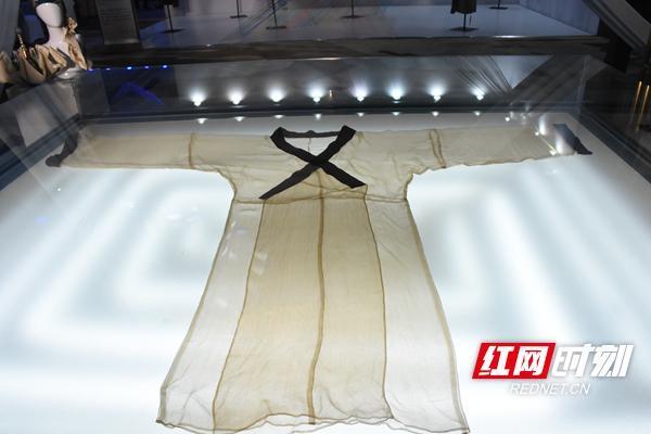 中通云商hi生活app长沙上线 同步展出雍正龙袍和素纱襌衣