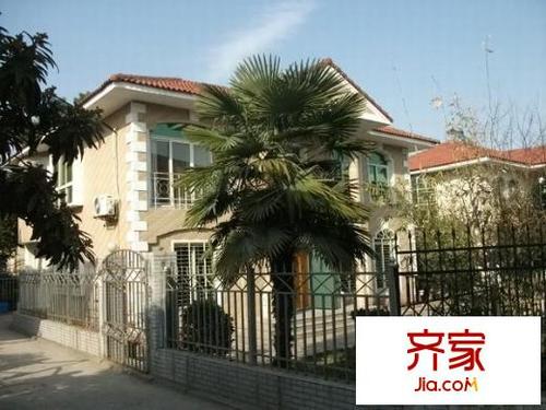 雁鸣山庄别墅外景图