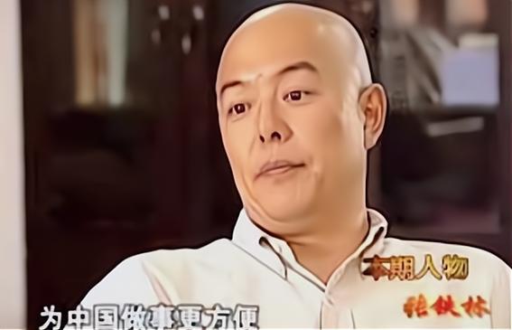 "皇帝专业户"张铁林,私生活混乱令人发指,卖字割韭